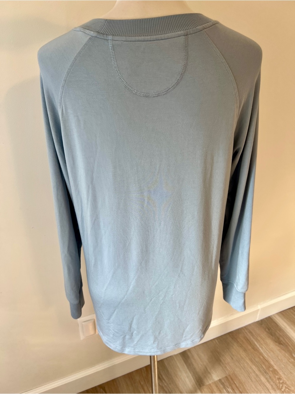 Lake Modal Blend Blue Long Sleeve Raglan Top Size Medium Relax set - Picture 2 of 6